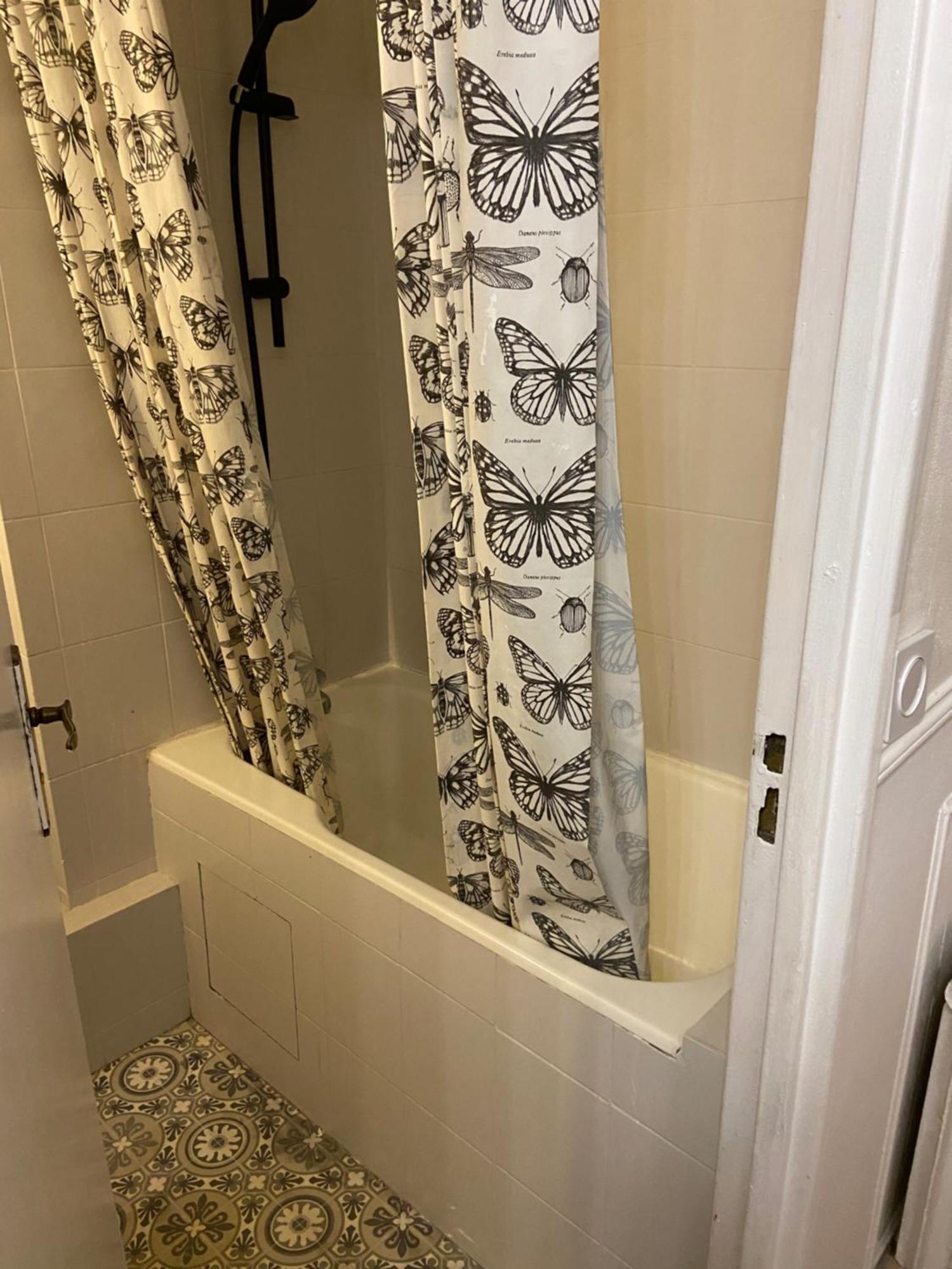 Bel Appartement Spacieux ,Convivial De 3 Chambres Avec Parking Prive Secure Caen Dış mekan fotoğraf