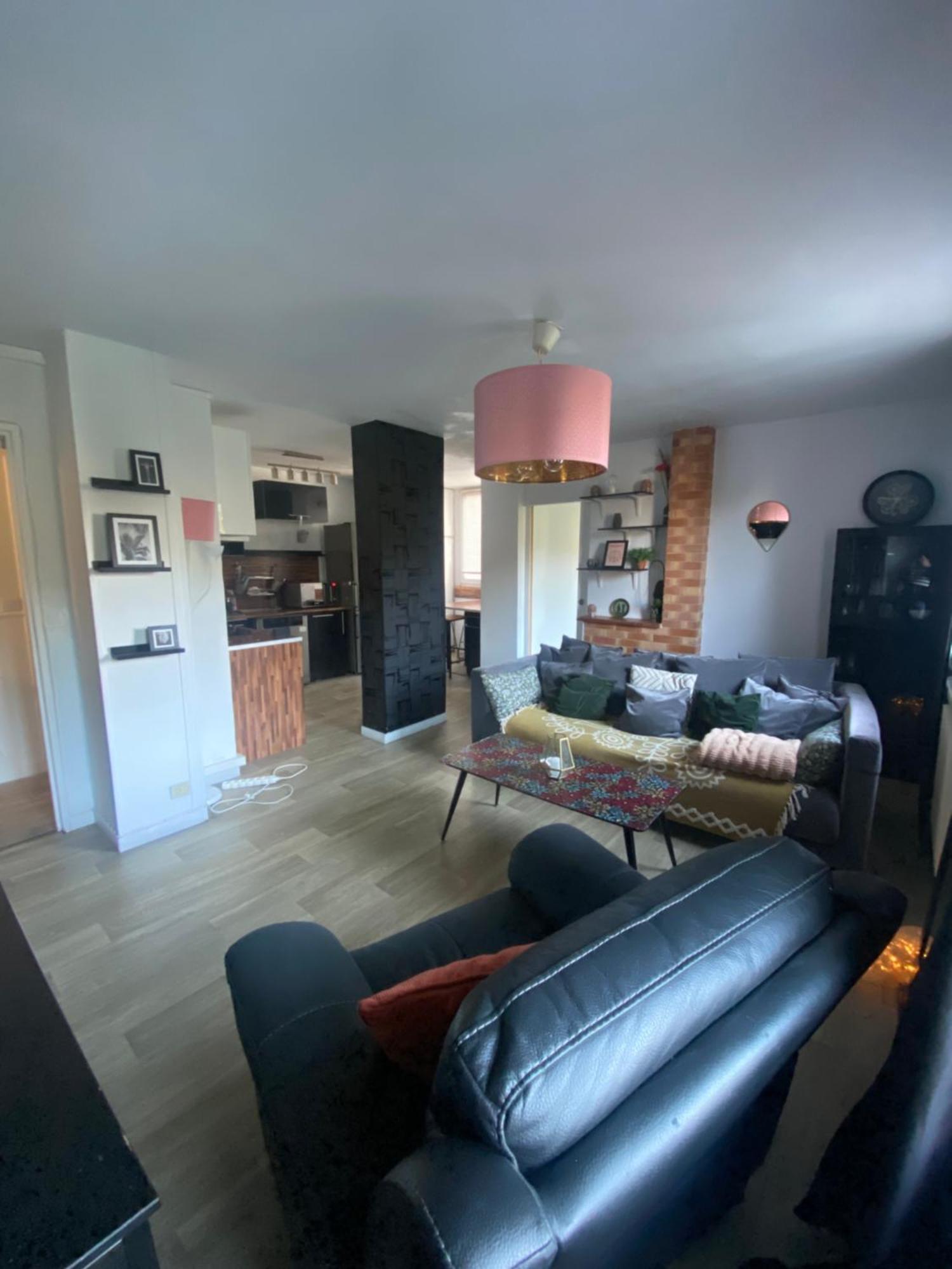 Bel Appartement Spacieux ,Convivial De 3 Chambres Avec Parking Prive Secure Caen Dış mekan fotoğraf