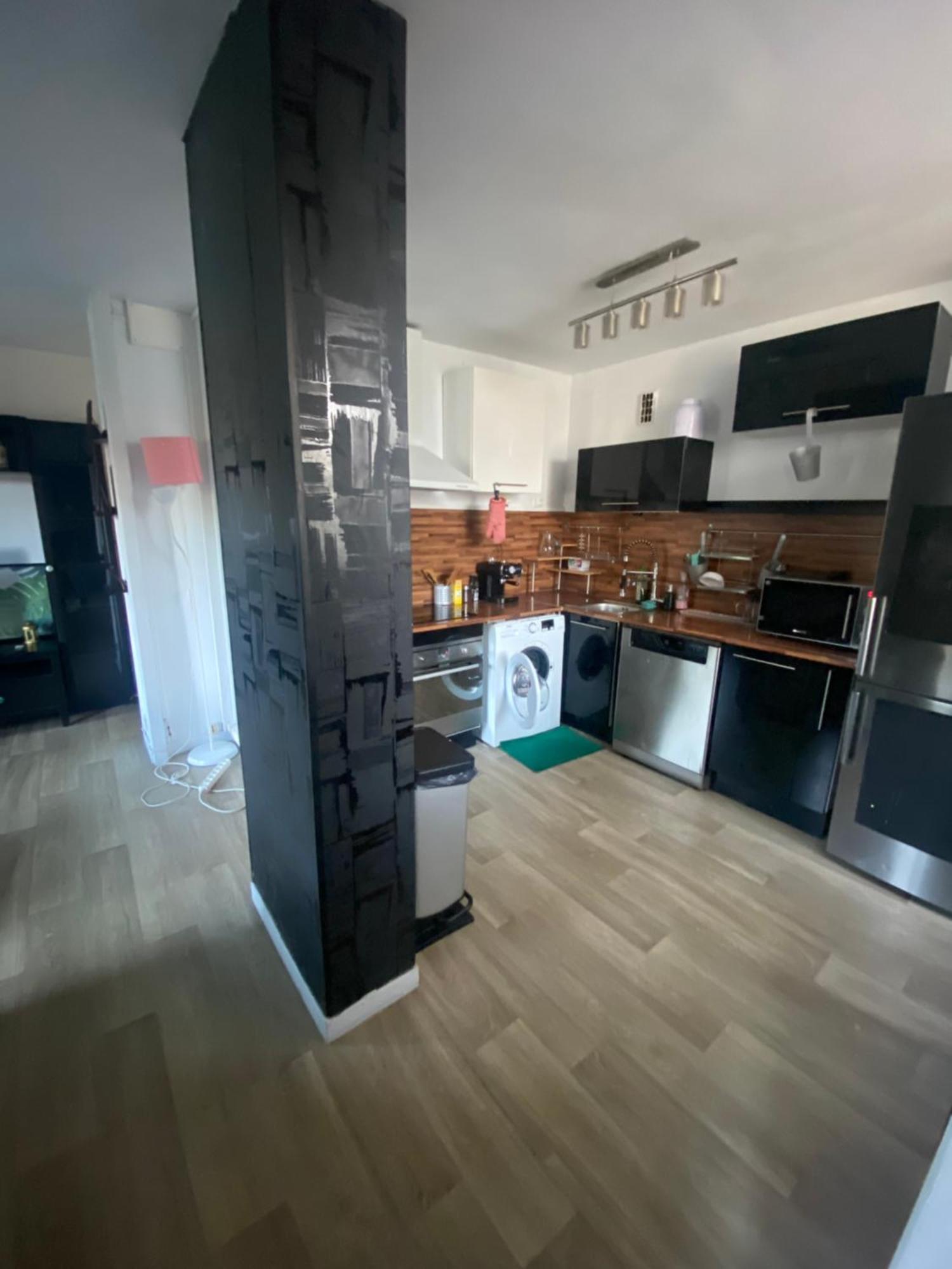 Bel Appartement Spacieux ,Convivial De 3 Chambres Avec Parking Prive Secure Caen Dış mekan fotoğraf