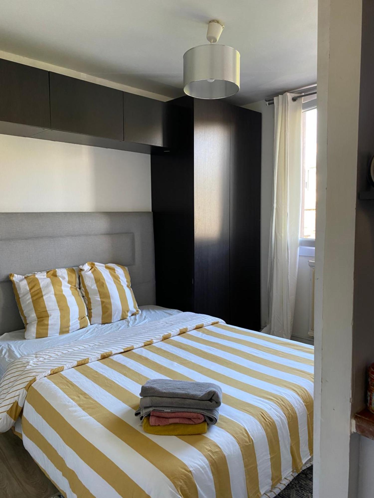 Bel Appartement Spacieux ,Convivial De 3 Chambres Avec Parking Prive Secure Caen Dış mekan fotoğraf