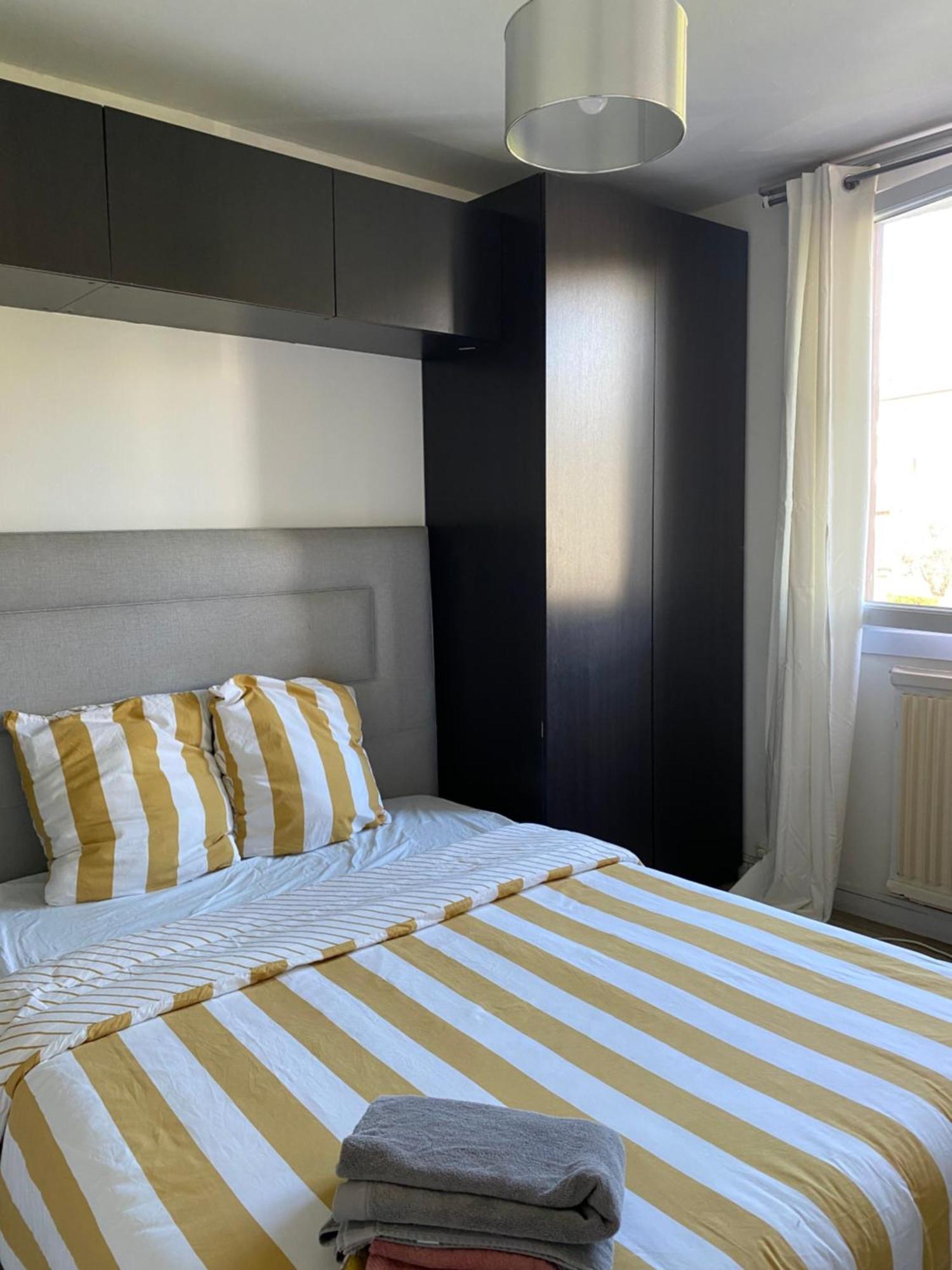 Bel Appartement Spacieux ,Convivial De 3 Chambres Avec Parking Prive Secure Caen Dış mekan fotoğraf