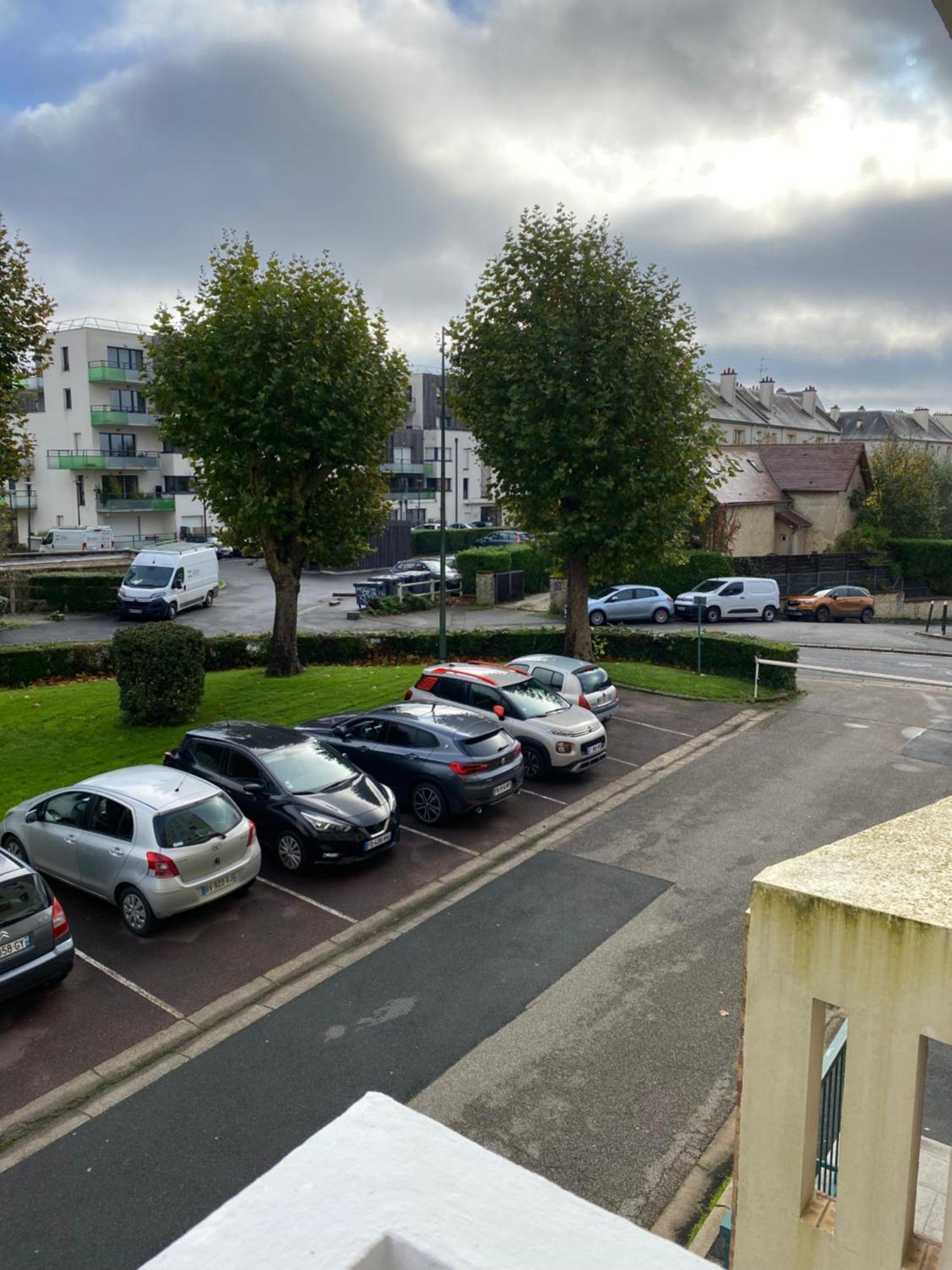 Bel Appartement Spacieux ,Convivial De 3 Chambres Avec Parking Prive Secure Caen Dış mekan fotoğraf