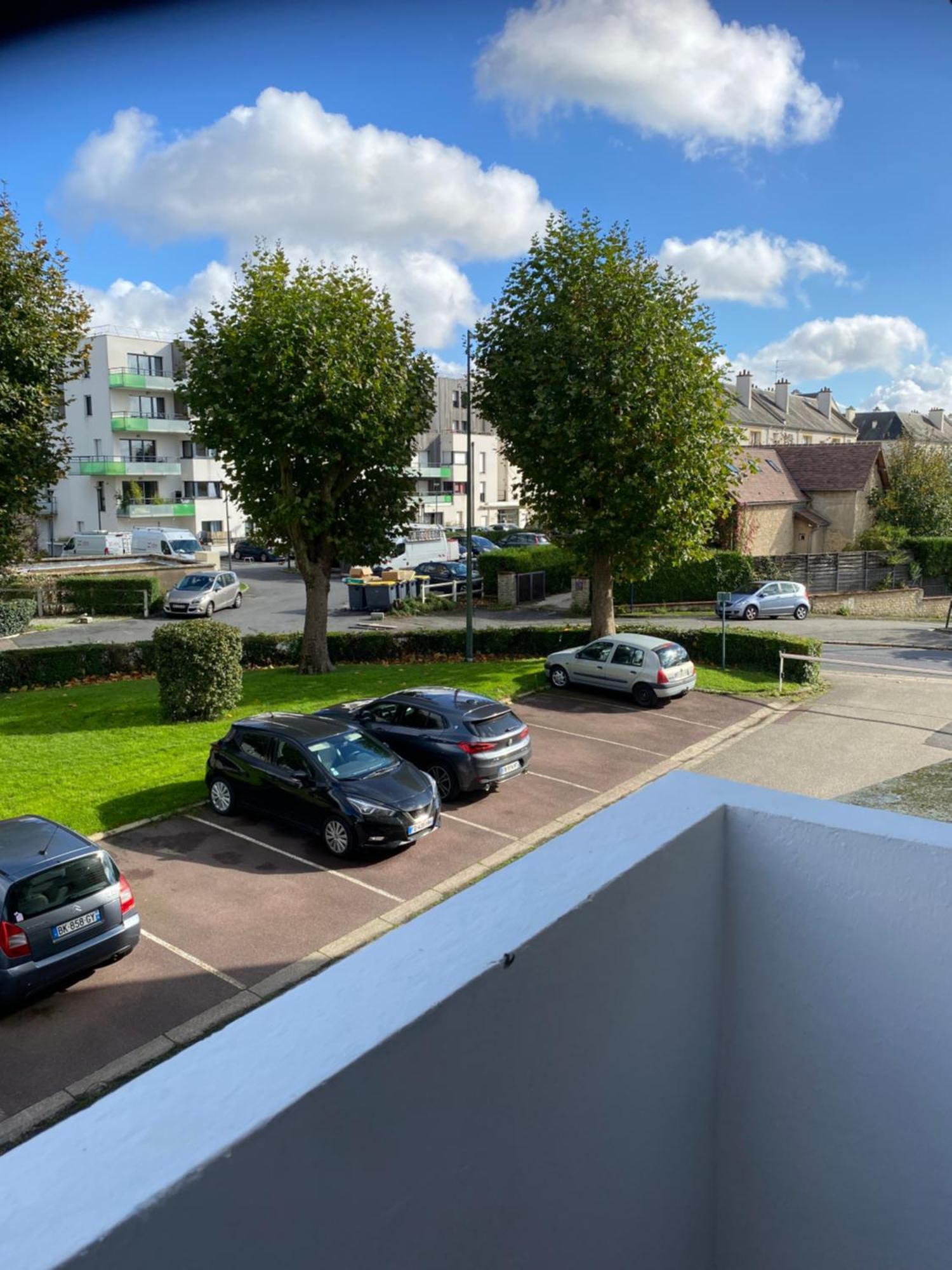 Bel Appartement Spacieux ,Convivial De 3 Chambres Avec Parking Prive Secure Caen Dış mekan fotoğraf