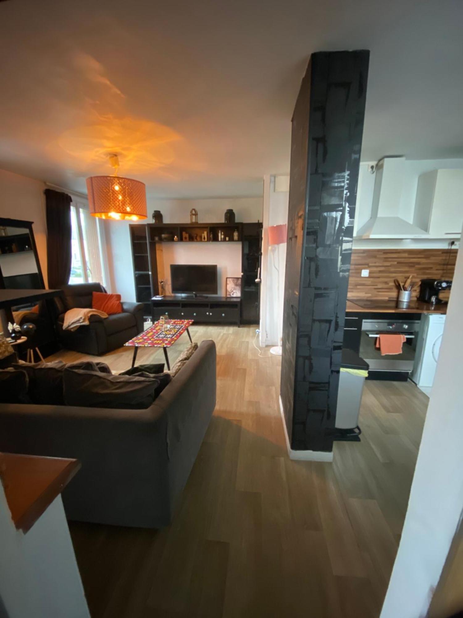 Bel Appartement Spacieux ,Convivial De 3 Chambres Avec Parking Prive Secure Caen Dış mekan fotoğraf