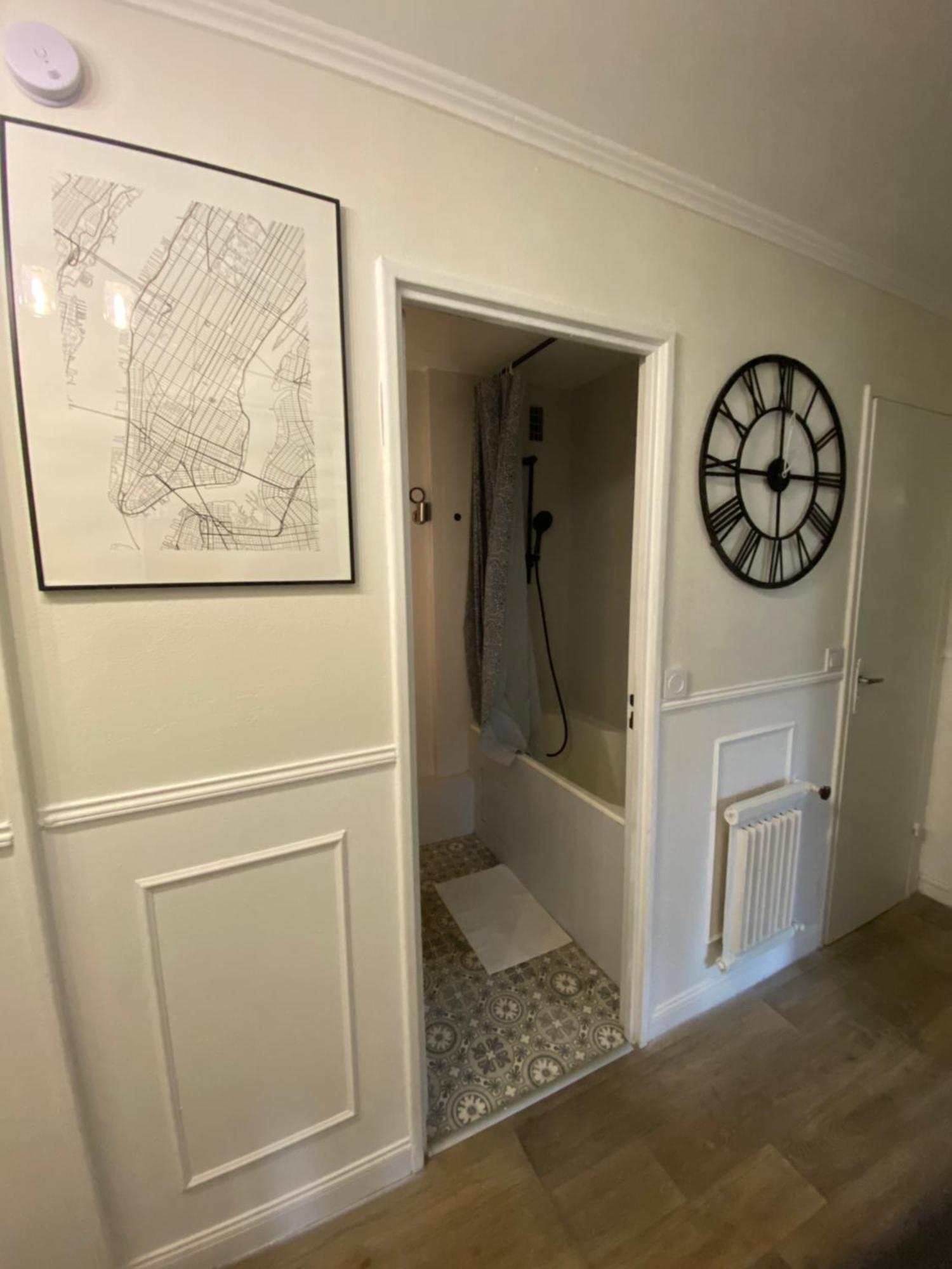 Bel Appartement Spacieux ,Convivial De 3 Chambres Avec Parking Prive Secure Caen Dış mekan fotoğraf