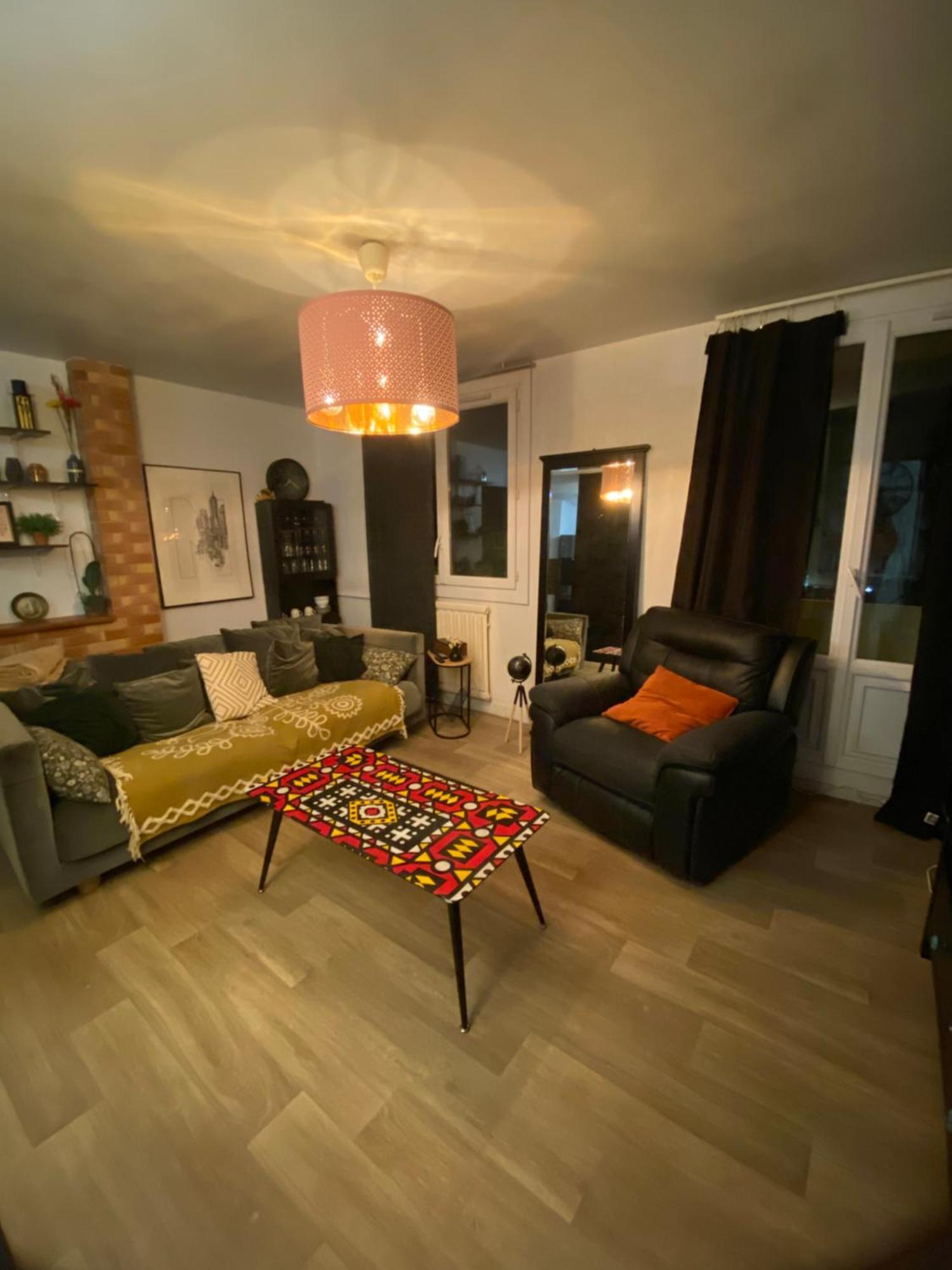 Bel Appartement Spacieux ,Convivial De 3 Chambres Avec Parking Prive Secure Caen Dış mekan fotoğraf