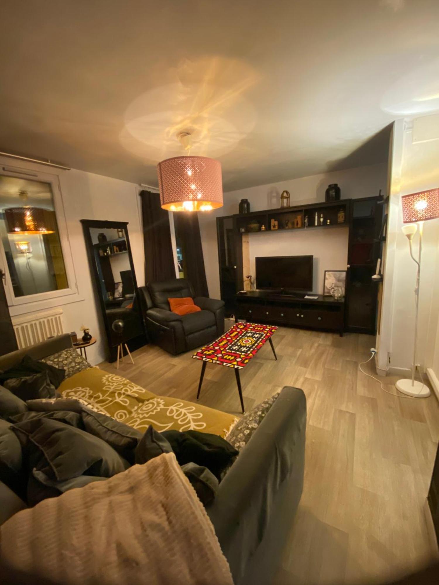 Bel Appartement Spacieux ,Convivial De 3 Chambres Avec Parking Prive Secure Caen Dış mekan fotoğraf