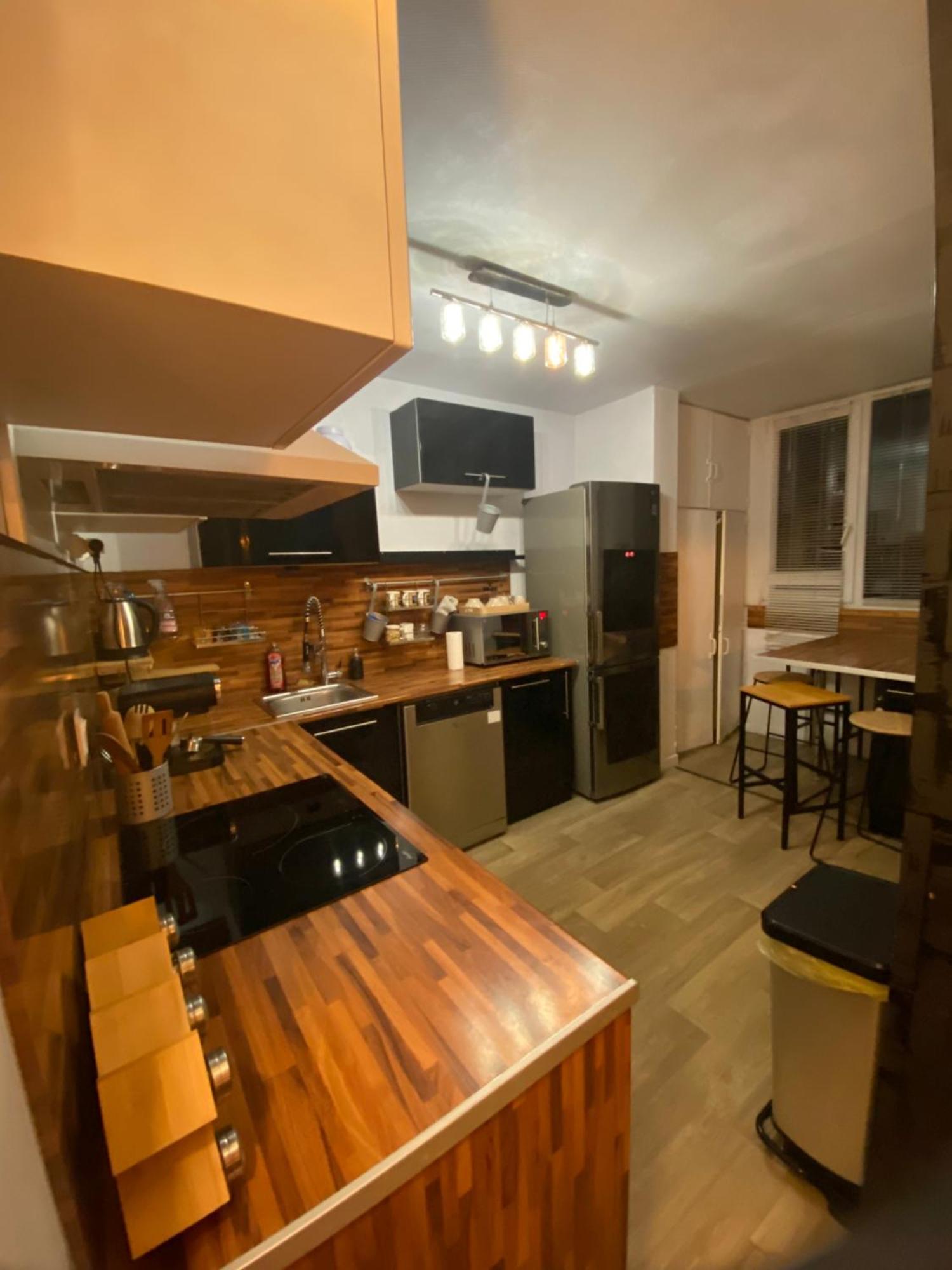Bel Appartement Spacieux ,Convivial De 3 Chambres Avec Parking Prive Secure Caen Dış mekan fotoğraf