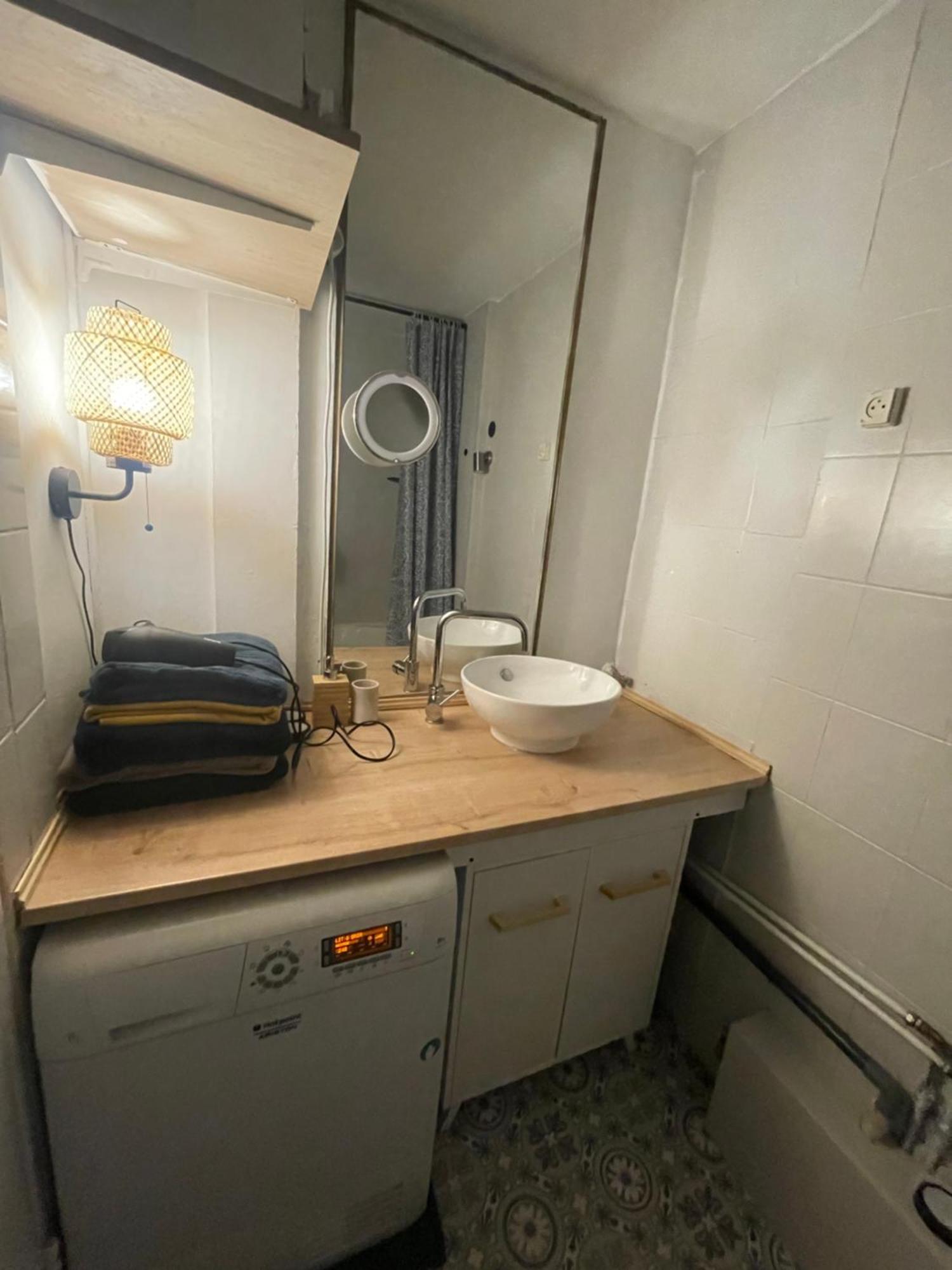 Bel Appartement Spacieux ,Convivial De 3 Chambres Avec Parking Prive Secure Caen Dış mekan fotoğraf