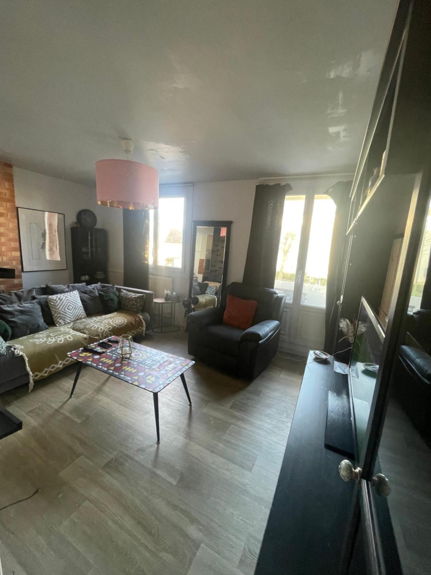 Bel Appartement Spacieux ,Convivial De 3 Chambres Avec Parking Prive Secure Caen Dış mekan fotoğraf