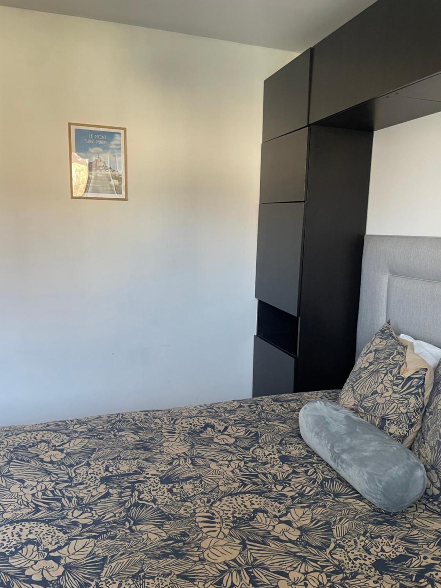 Bel Appartement Spacieux ,Convivial De 3 Chambres Avec Parking Prive Secure Caen Dış mekan fotoğraf